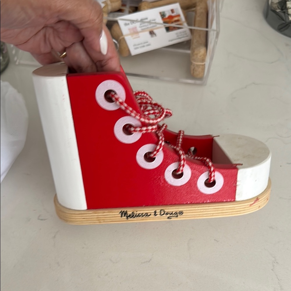 Melissa & Doug Red and White learn to tie shoe